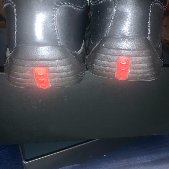 Prada loafers size 7 Blk size 8 USA 🇮🇹 very clean & very comfortable. 🇮🇹 - Picture 2 of 8